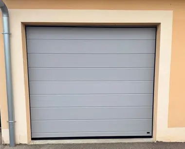 Porte de garage sectionnelle isolée, ADP Habitat, Lyon